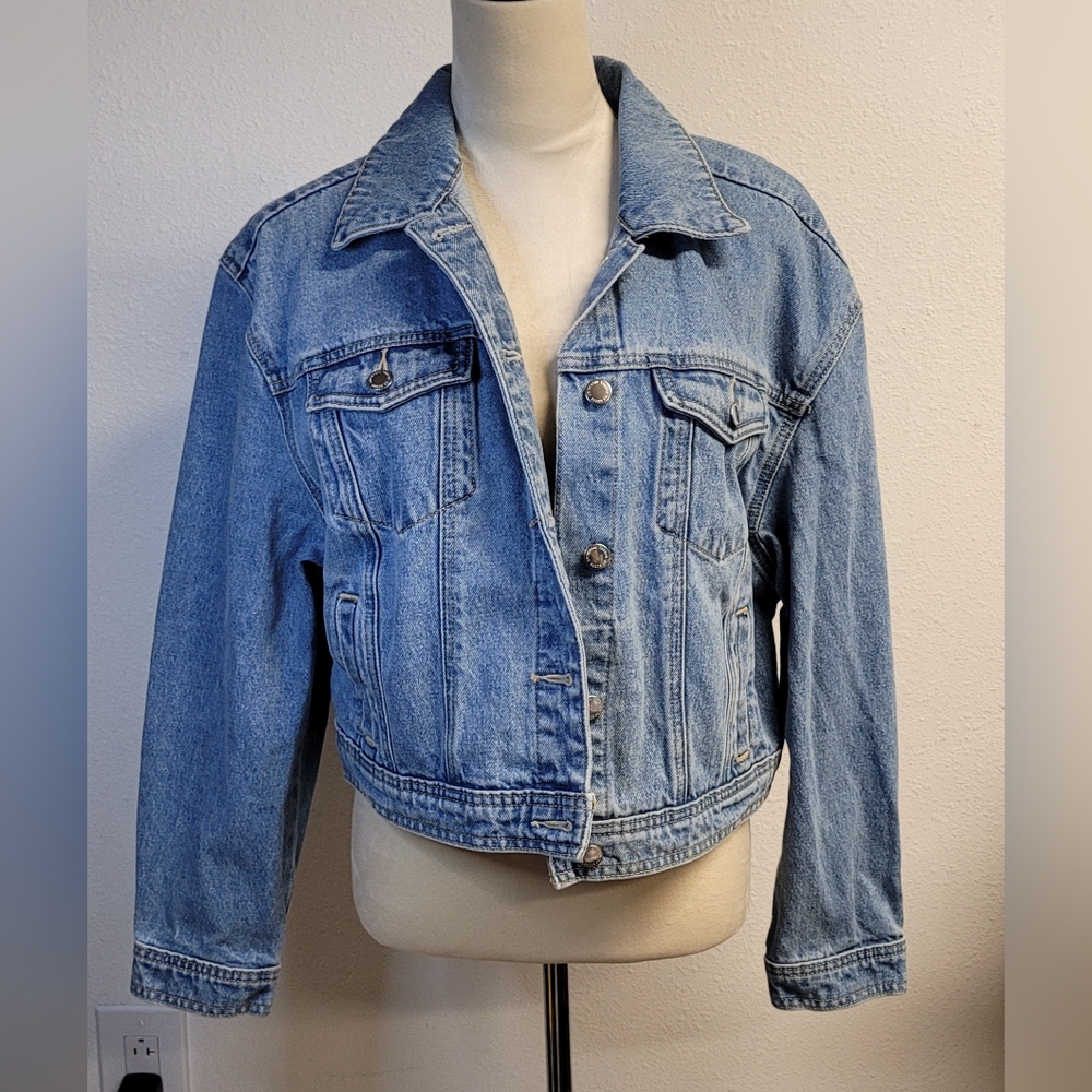 Universal Thread Cropped Classic Blue Denim Jacket Size L  Preppy Trucker